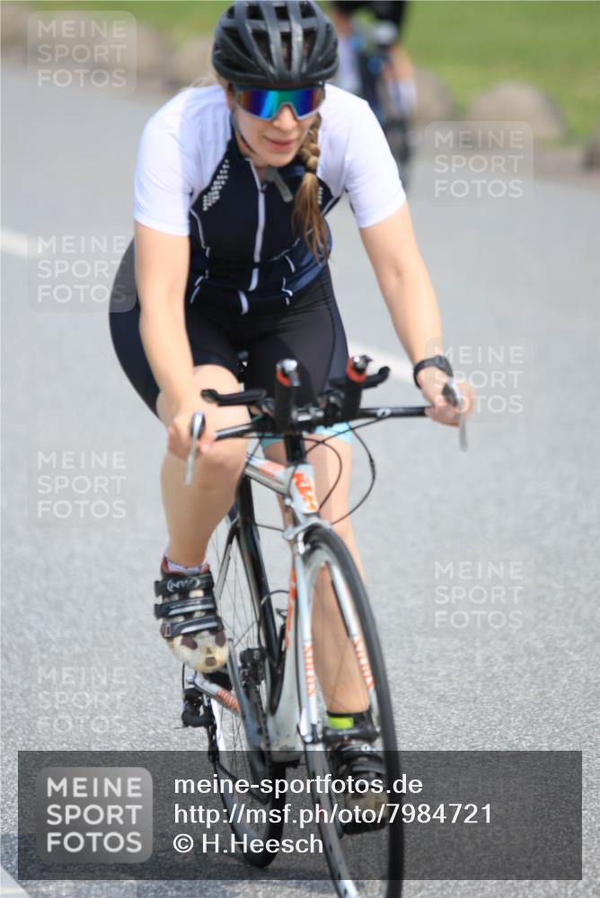 15.06.2025 - 27. Vierlanden-Triathlon H.Heesch http://msf.ph/oto/7984721 15.06.2025 11:01:58 Radfahren 221, 238, 567 meine-sportfotos.de