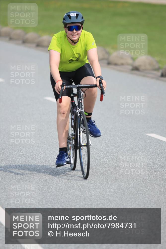 15.06.2025 - 27. Vierlanden-Triathlon H.Heesch http://msf.ph/oto/7984731 15.06.2025 11:02:07 Radfahren 125, 620, 713, 749 meine-sportfotos.de