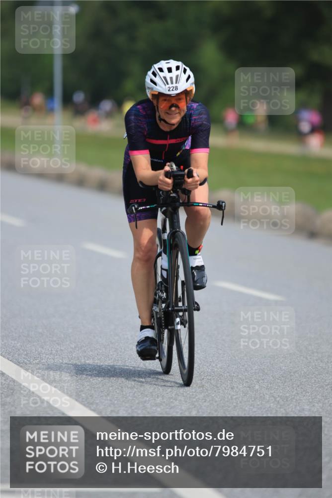 21.06.2025 - 27. Vierlanden-Triathlon H.Heesch http://msf.ph/oto/7984751 15.06.2025 11:23:45 Radfahren 204, 228, 780 meine-sportfotos.de