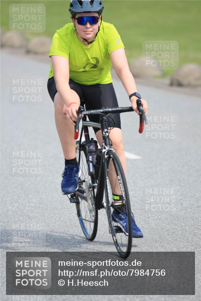15.06.2025 - 27. Vierlanden-Triathlon H.Heesch http://msf.ph/oto/7984756 15.06.2025 11:02:08 Radfahren 125, 620, 713, 749 meine-sportfotos.de