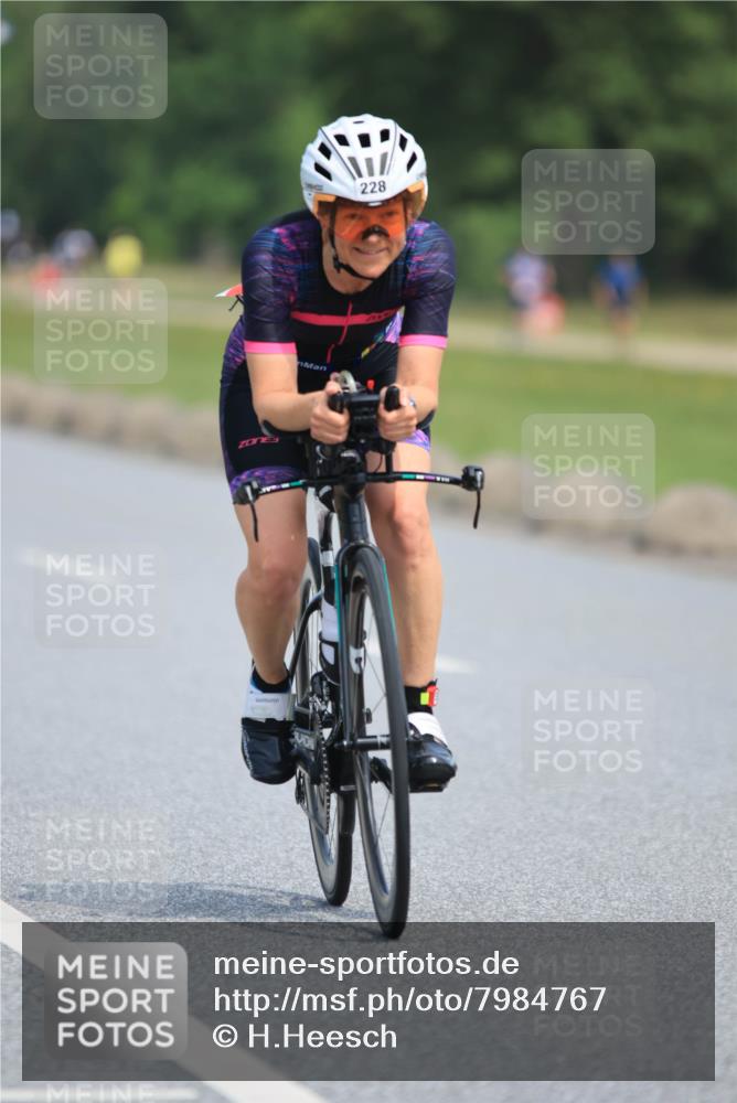 21.06.2025 - 27. Vierlanden-Triathlon H.Heesch http://msf.ph/oto/7984767 15.06.2025 11:23:45 Radfahren 204, 228, 780 meine-sportfotos.de