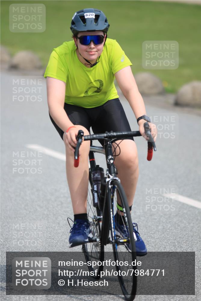 15.06.2025 - 27. Vierlanden-Triathlon H.Heesch http://msf.ph/oto/7984771 15.06.2025 11:02:08 Radfahren 125, 620, 713, 749 meine-sportfotos.de