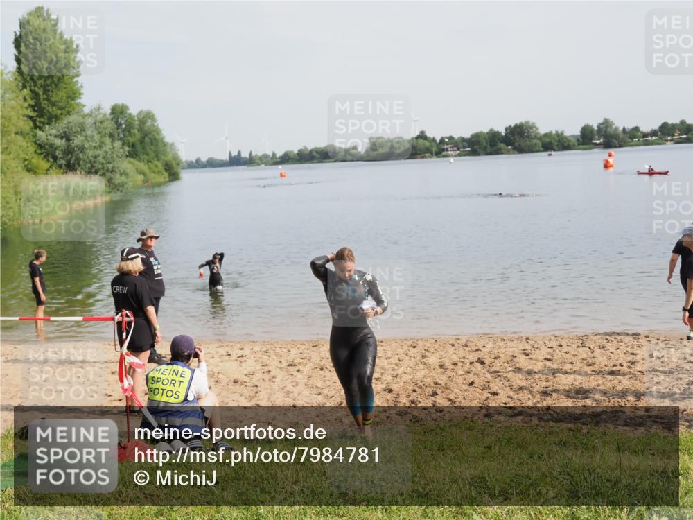 21.06.2025 - 27. Vierlanden-Triathlon MichiJ http://msf.ph/oto/7984781 15.06.2026 09:09:04 Schwimmen 199, 204 meine-sportfotos.de