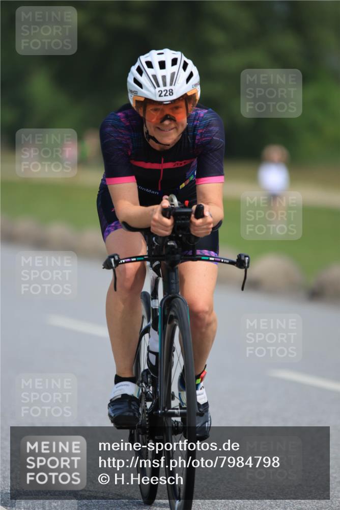 21.06.2025 - 27. Vierlanden-Triathlon H.Heesch http://msf.ph/oto/7984798 15.06.2025 11:23:45 Radfahren 204, 228, 780 meine-sportfotos.de