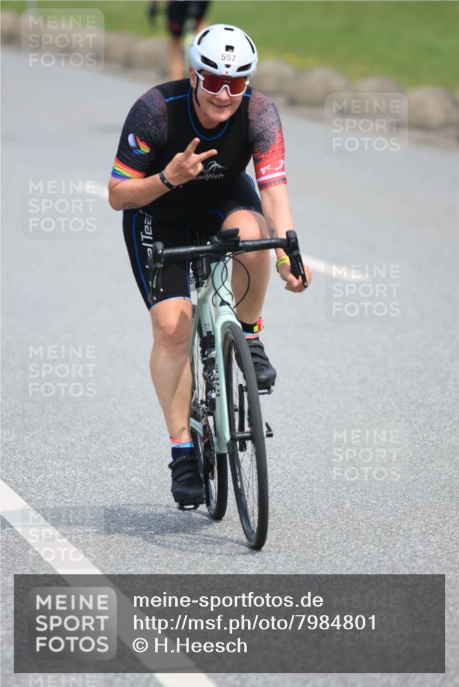 15.06.2025 - 27. Vierlanden-Triathlon H.Heesch http://msf.ph/oto/7984801 15.06.2025 11:02:17 Radfahren 104, 174, 557, 713 meine-sportfotos.de