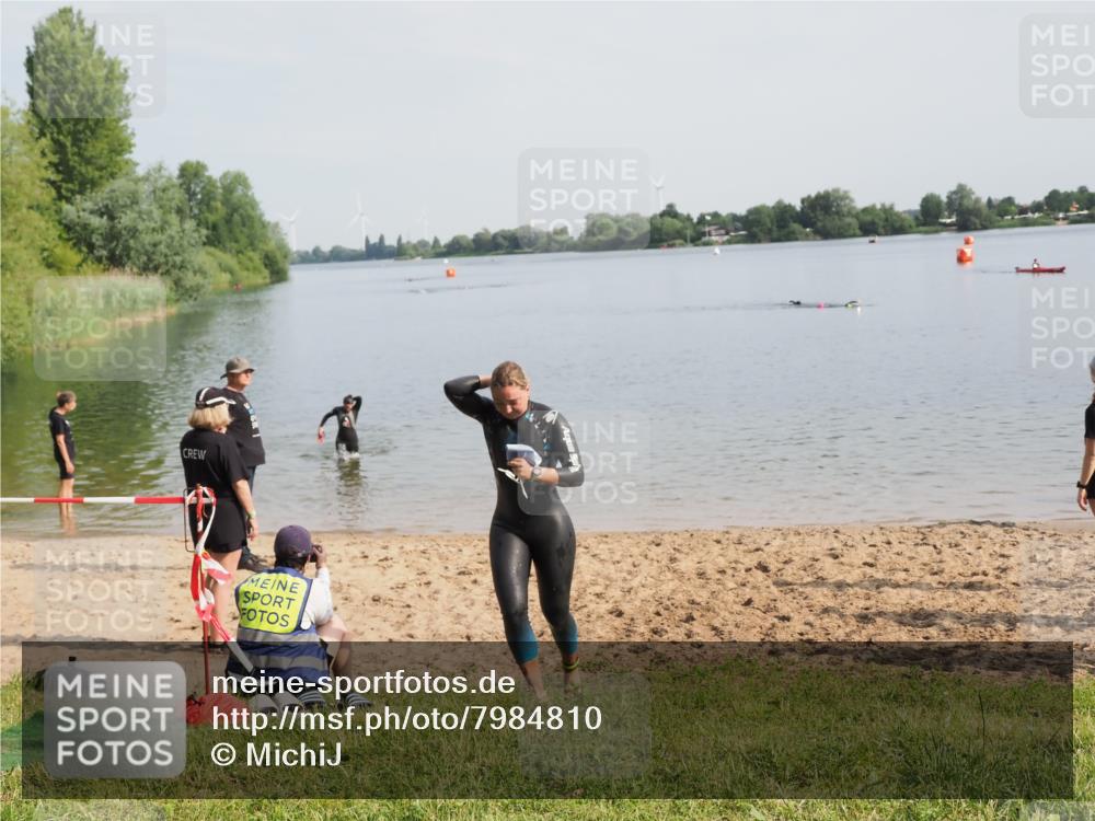 21.06.2025 - 27. Vierlanden-Triathlon MichiJ http://msf.ph/oto/7984810 15.06.2026 09:09:05 Schwimmen 199, 204 meine-sportfotos.de