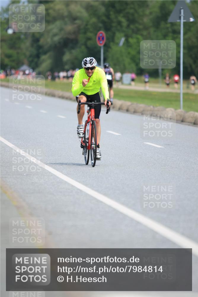 21.06.2025 - 27. Vierlanden-Triathlon H.Heesch http://msf.ph/oto/7984814 15.06.2025 11:24:27 Radfahren 161, 213, 904 meine-sportfotos.de