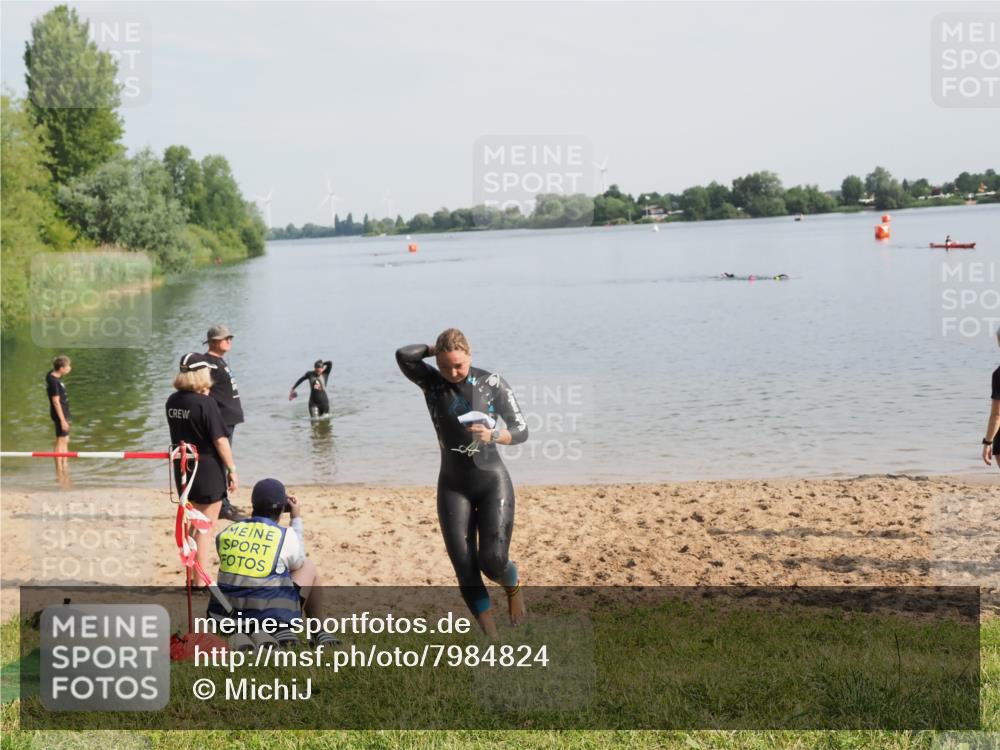 21.06.2025 - 27. Vierlanden-Triathlon MichiJ http://msf.ph/oto/7984824 15.06.2026 09:09:05 Schwimmen 199, 204 meine-sportfotos.de