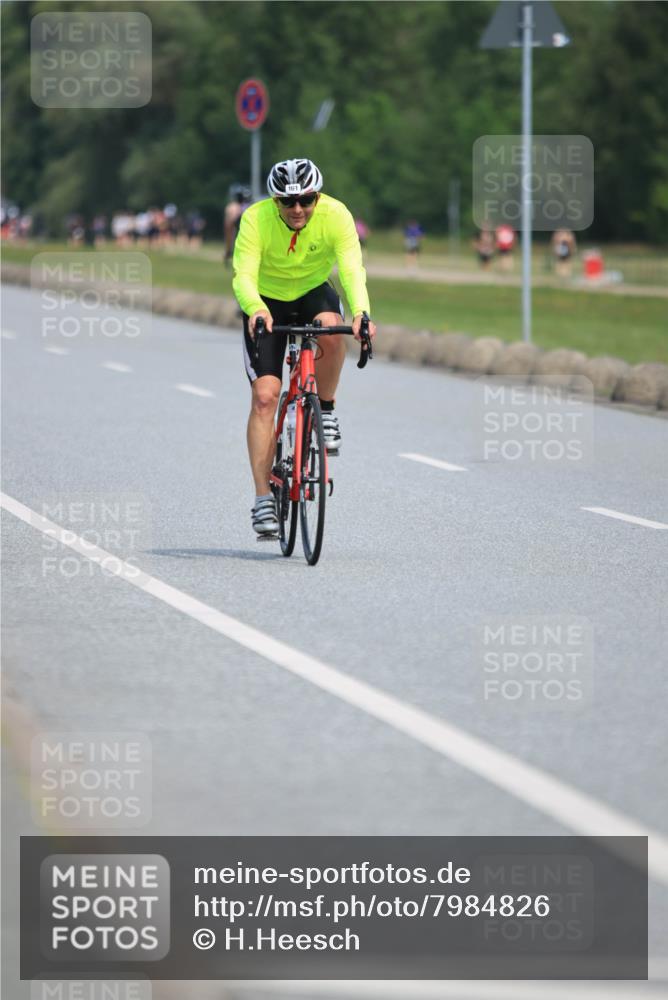 21.06.2025 - 27. Vierlanden-Triathlon H.Heesch http://msf.ph/oto/7984826 15.06.2025 11:24:27 Radfahren 161, 213, 904 meine-sportfotos.de