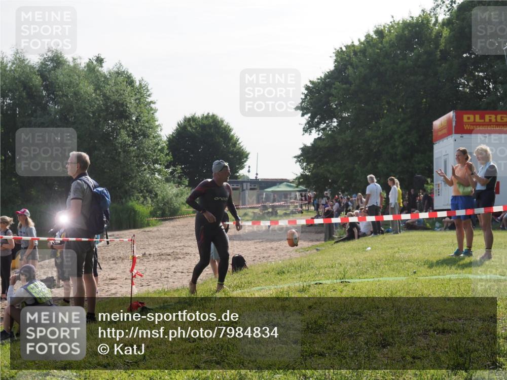 15.06.2025 - 27. Vierlanden-Triathlon KatJ http://msf.ph/oto/7984834 15.06.2025 08:58:14 Schwimmen 151, 157, 232 meine-sportfotos.de