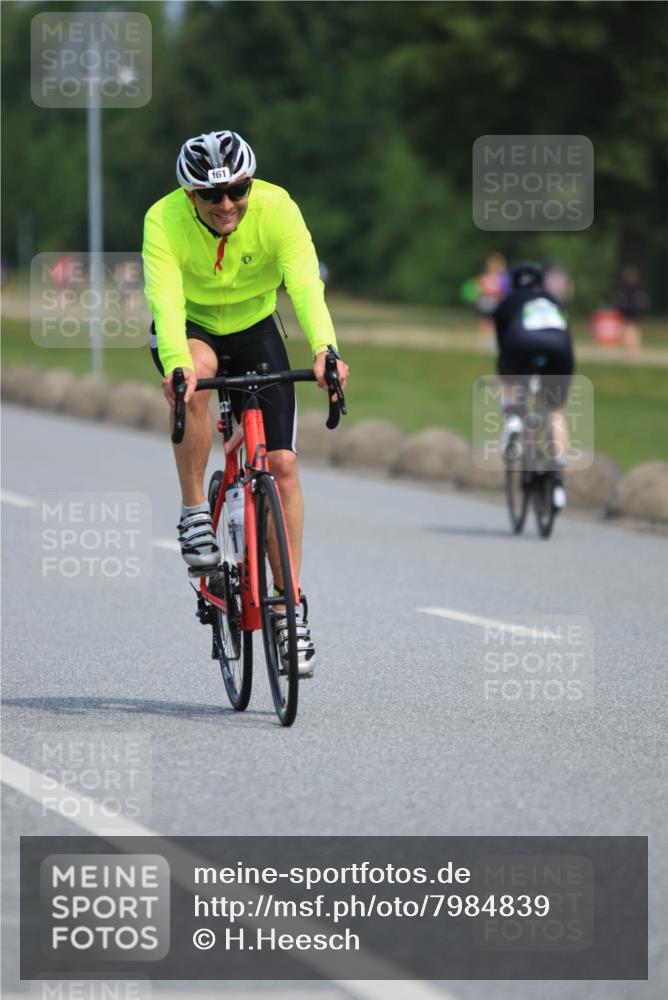 21.06.2025 - 27. Vierlanden-Triathlon H.Heesch http://msf.ph/oto/7984839 15.06.2025 11:24:28 Radfahren 161, 213 meine-sportfotos.de