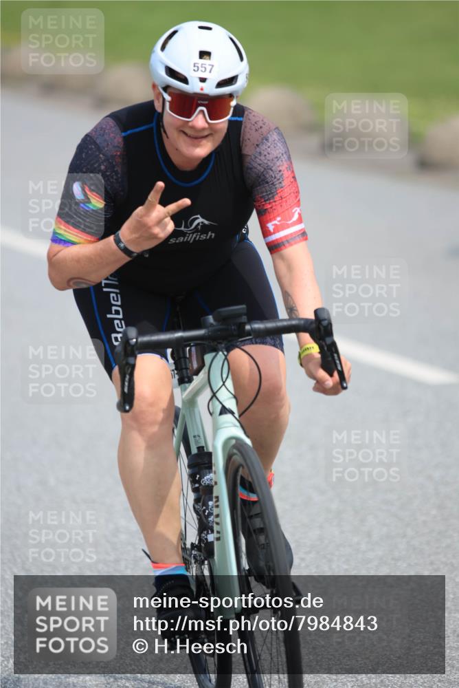 15.06.2025 - 27. Vierlanden-Triathlon H.Heesch http://msf.ph/oto/7984843 15.06.2025 11:02:17 Radfahren 104, 174, 557, 713 meine-sportfotos.de