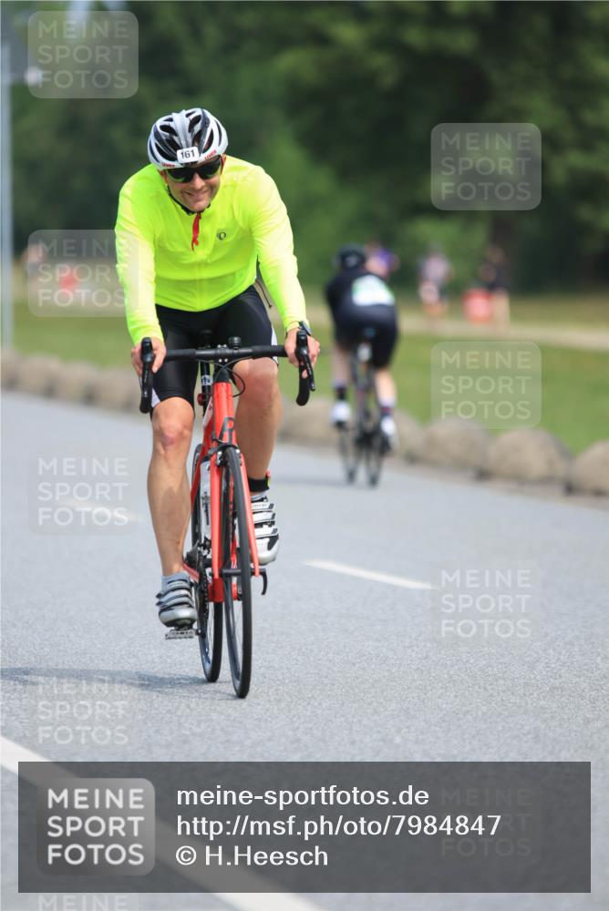 21.06.2025 - 27. Vierlanden-Triathlon H.Heesch http://msf.ph/oto/7984847 15.06.2025 11:24:28 Radfahren 161, 213 meine-sportfotos.de