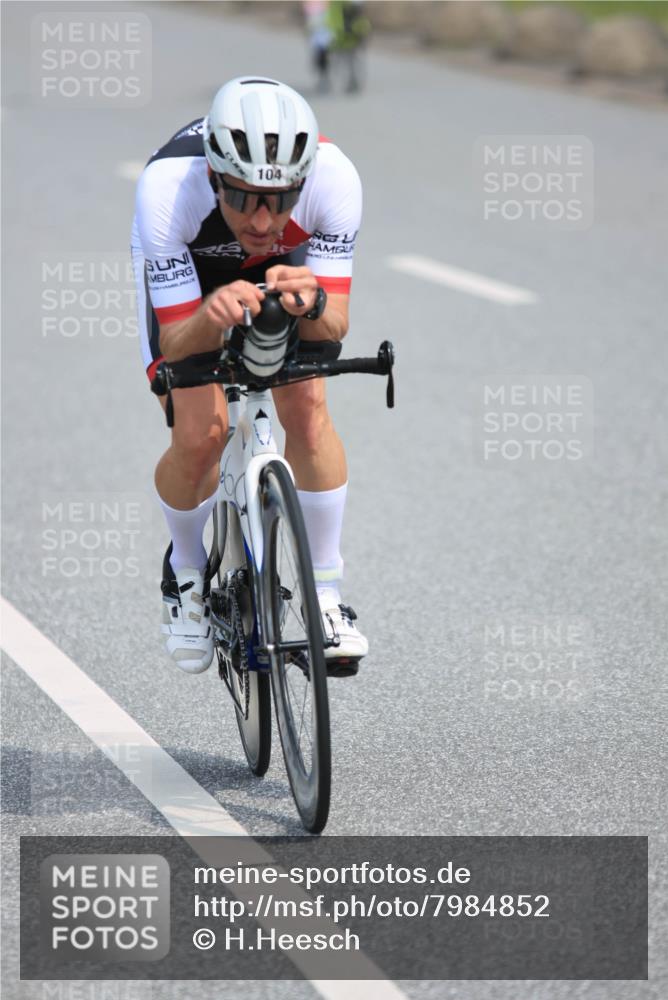 15.06.2025 - 27. Vierlanden-Triathlon H.Heesch http://msf.ph/oto/7984852 15.06.2025 11:02:19 Radfahren 104, 174, 217, 557 meine-sportfotos.de
