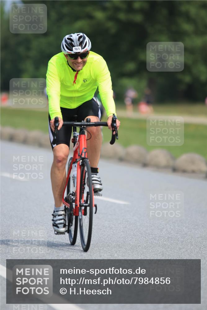 21.06.2025 - 27. Vierlanden-Triathlon H.Heesch http://msf.ph/oto/7984856 15.06.2025 11:24:29 Radfahren 161, 213 meine-sportfotos.de