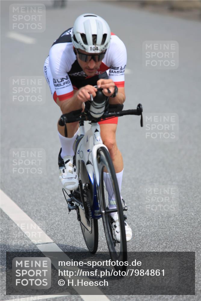 15.06.2025 - 27. Vierlanden-Triathlon H.Heesch http://msf.ph/oto/7984861 15.06.2025 11:02:19 Radfahren 104, 174, 217, 557 meine-sportfotos.de