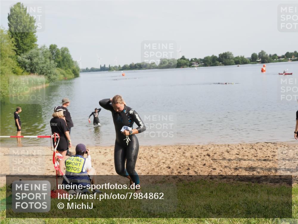 21.06.2025 - 27. Vierlanden-Triathlon MichiJ http://msf.ph/oto/7984862 15.06.2026 09:09:05 Schwimmen 199, 204 meine-sportfotos.de
