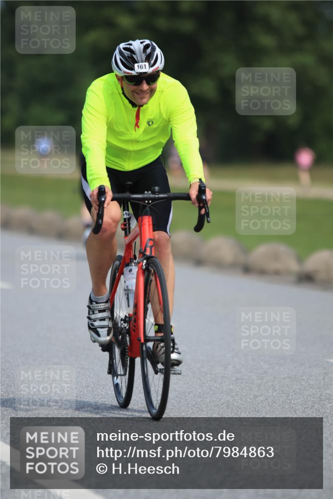 21.06.2025 - 27. Vierlanden-Triathlon H.Heesch http://msf.ph/oto/7984863 15.06.2025 11:24:29 Radfahren 161, 213 meine-sportfotos.de