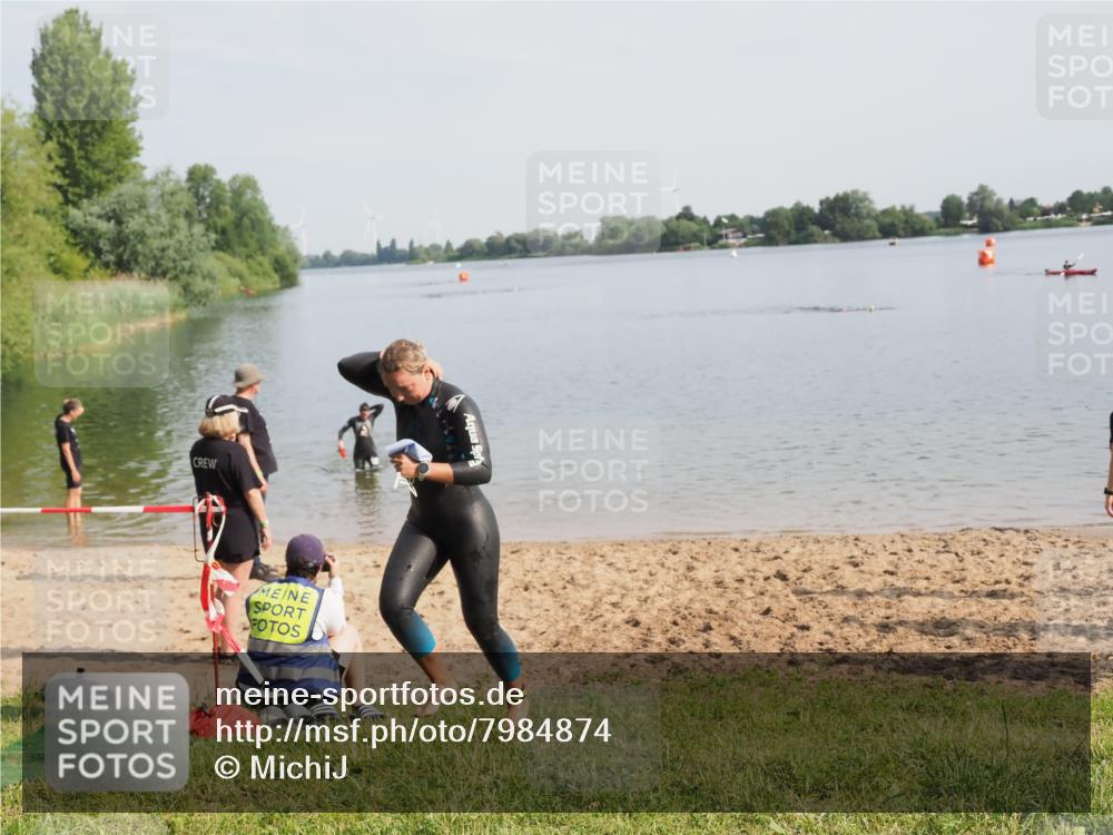 21.06.2025 - 27. Vierlanden-Triathlon MichiJ http://msf.ph/oto/7984874 15.06.2026 09:09:05 Schwimmen 199, 204 meine-sportfotos.de
