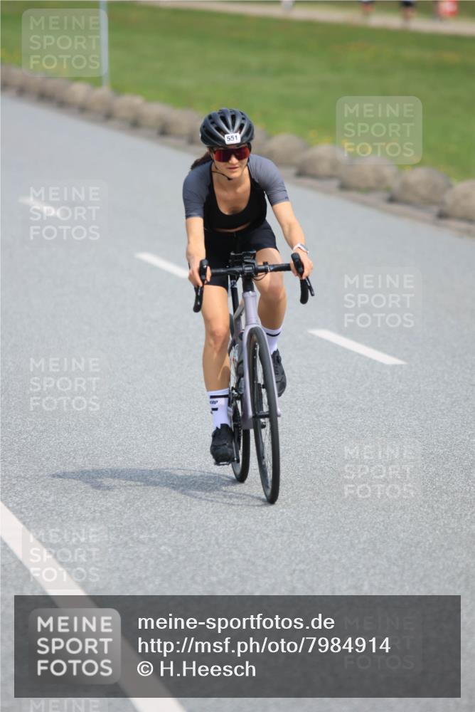 15.06.2025 - 27. Vierlanden-Triathlon H.Heesch http://msf.ph/oto/7984914 15.06.2025 11:02:38 Radfahren 522, 529, 735, 771 meine-sportfotos.de