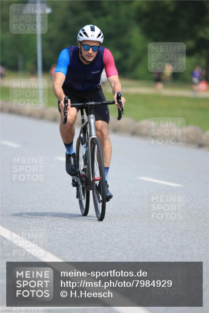 21.06.2025 - 27. Vierlanden-Triathlon H.Heesch http://msf.ph/oto/7984929 15.06.2025 11:25:01 Radfahren 22, 29, 81, 693, 970 meine-sportfotos.de