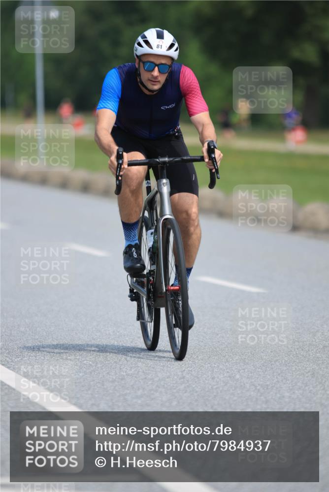 21.06.2025 - 27. Vierlanden-Triathlon H.Heesch http://msf.ph/oto/7984937 15.06.2025 11:25:01 Radfahren 22, 29, 81, 693, 970 meine-sportfotos.de