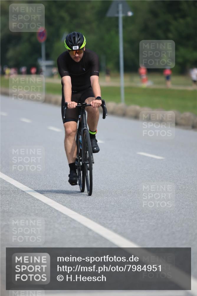 21.06.2025 - 27. Vierlanden-Triathlon H.Heesch http://msf.ph/oto/7984951 15.06.2025 11:25:04 Radfahren 22, 29, 81, 693, 970 meine-sportfotos.de