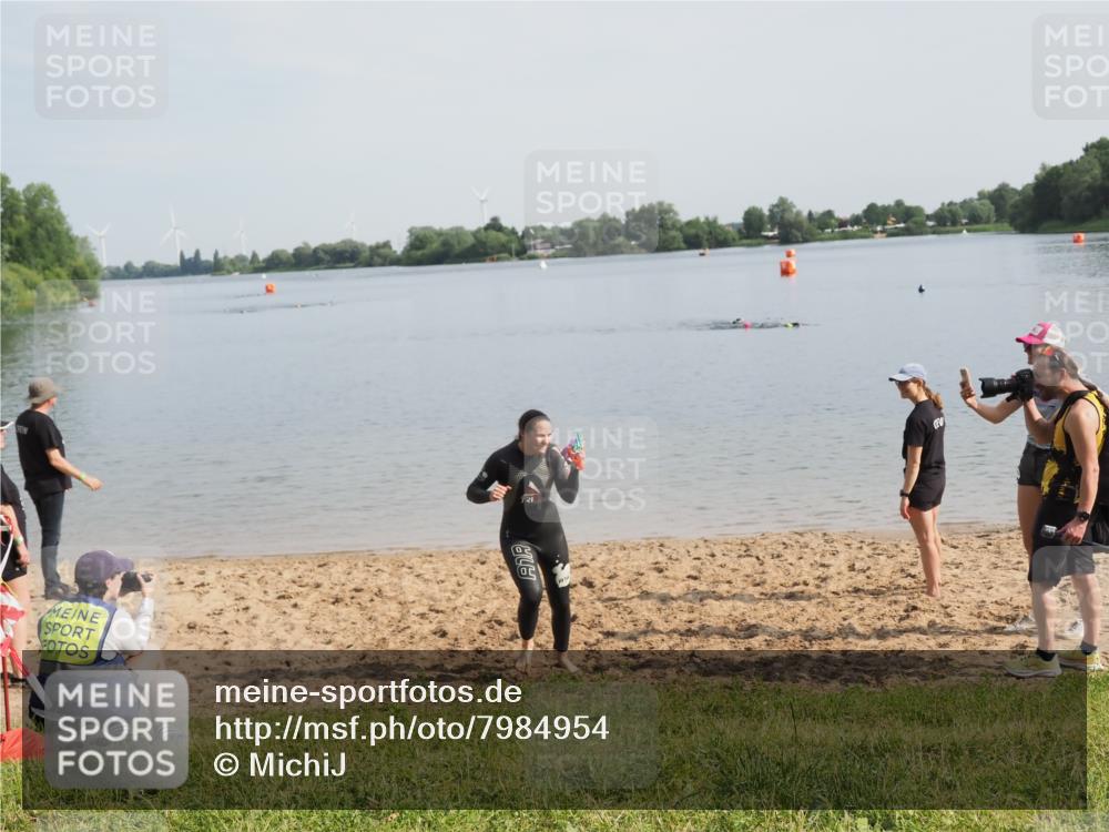 21.06.2025 - 27. Vierlanden-Triathlon MichiJ http://msf.ph/oto/7984954 15.06.2026 09:09:20 Schwimmen 224 meine-sportfotos.de