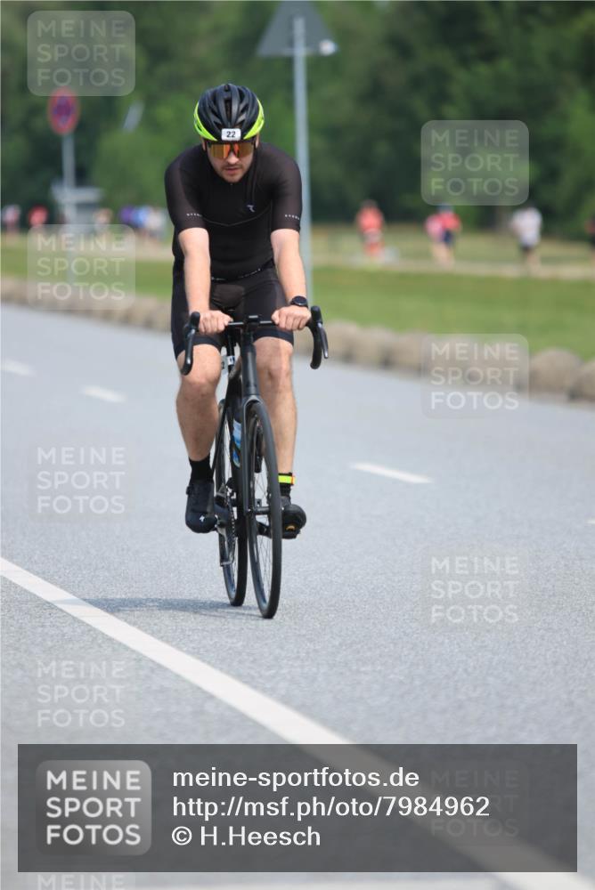 21.06.2025 - 27. Vierlanden-Triathlon H.Heesch http://msf.ph/oto/7984962 15.06.2025 11:25:04 Radfahren 22, 29, 81, 693, 970 meine-sportfotos.de