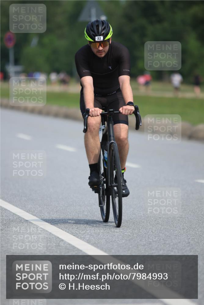 21.06.2025 - 27. Vierlanden-Triathlon H.Heesch http://msf.ph/oto/7984993 15.06.2025 11:25:04 Radfahren 22, 29, 81, 693, 970 meine-sportfotos.de