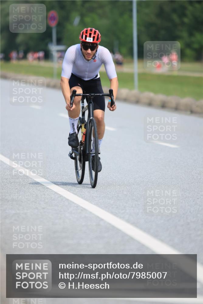 21.06.2025 - 27. Vierlanden-Triathlon H.Heesch http://msf.ph/oto/7985007 15.06.2025 11:25:08 Radfahren 22, 29, 726, 944, 970 meine-sportfotos.de