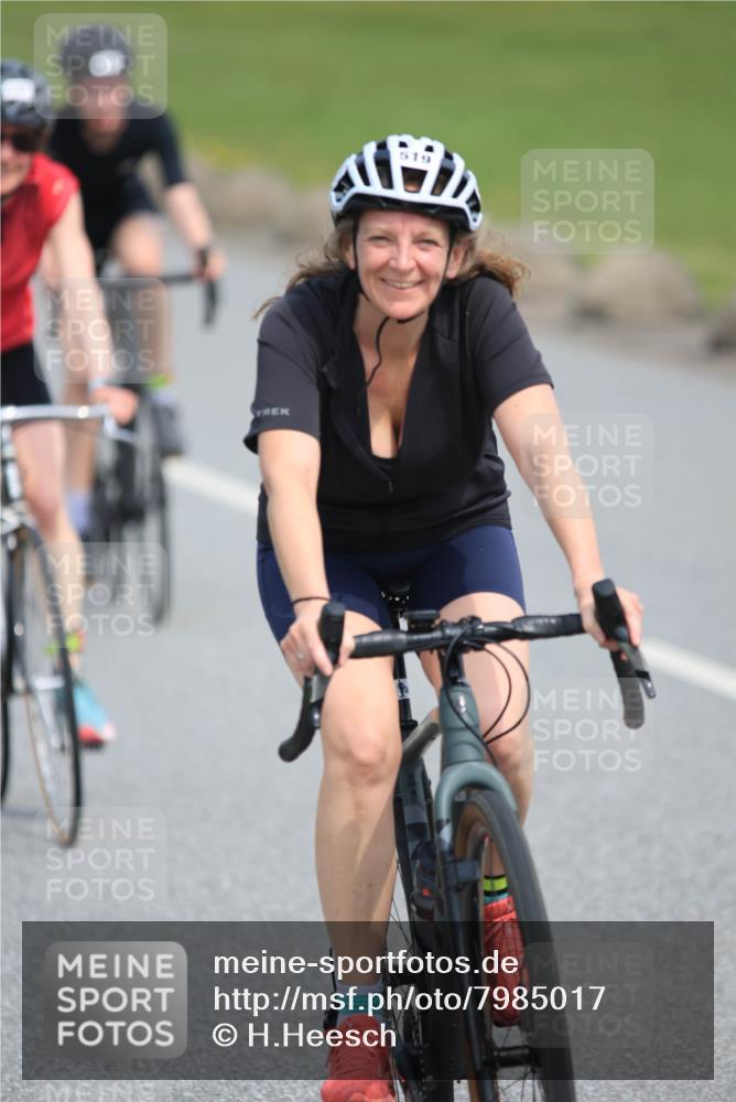 15.06.2025 - 27. Vierlanden-Triathlon H.Heesch http://msf.ph/oto/7985017 15.06.2025 11:02:48 Radfahren 493, 510, 519, 532, 594, 628, 634, 639, 725 meine-sportfotos.de