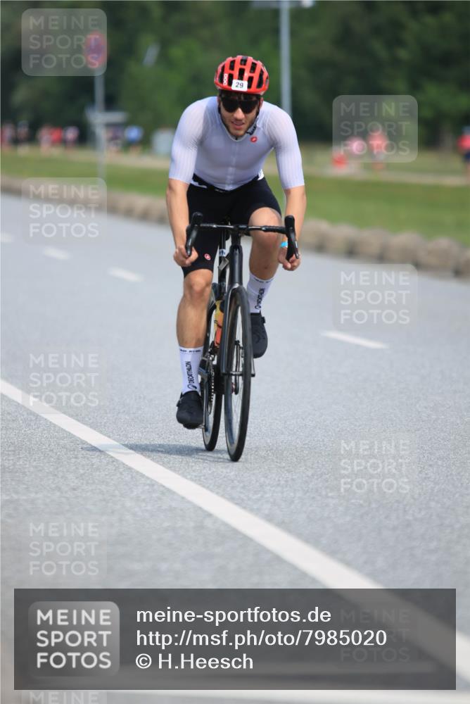 21.06.2025 - 27. Vierlanden-Triathlon H.Heesch http://msf.ph/oto/7985020 15.06.2025 11:25:08 Radfahren 22, 29, 726, 944, 970 meine-sportfotos.de