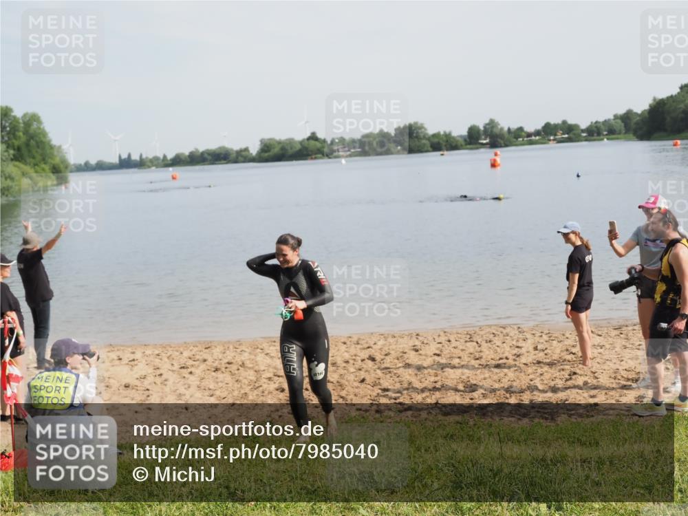 21.06.2025 - 27. Vierlanden-Triathlon MichiJ http://msf.ph/oto/7985040 15.06.2026 09:09:21 Schwimmen 224 meine-sportfotos.de