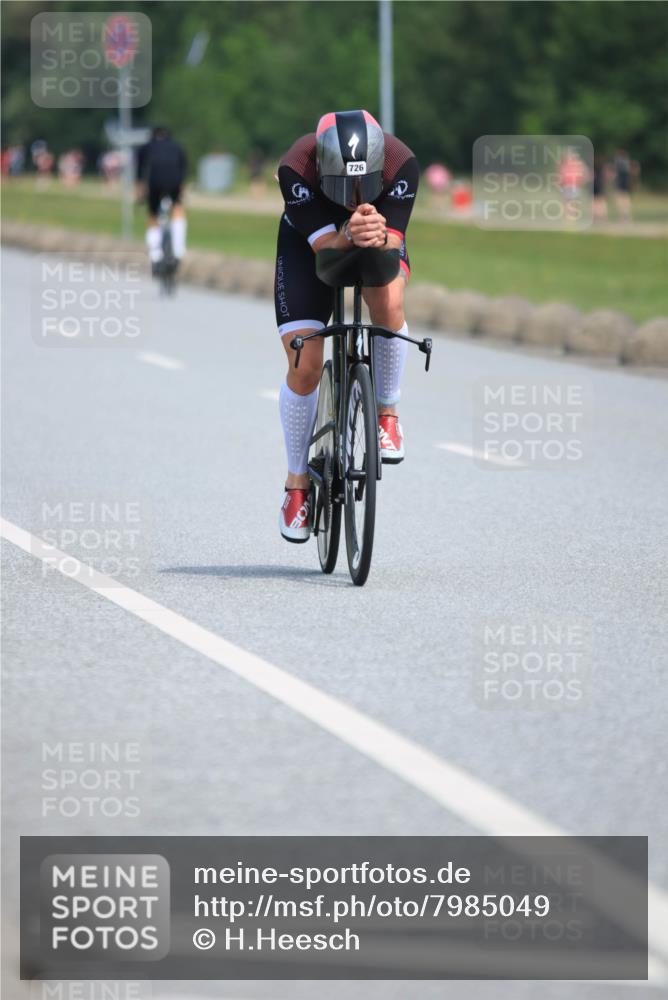 21.06.2025 - 27. Vierlanden-Triathlon H.Heesch http://msf.ph/oto/7985049 15.06.2025 11:25:12 Radfahren 29, 726, 927, 944 meine-sportfotos.de