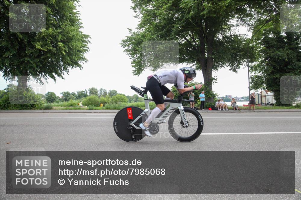 15.06.2025 - 7 Türme Triathlon Yannick Fuchs http://msf.ph/oto/7985068 15.06.2025 11:05:26 Radfahren 295 meine-sportfotos.de