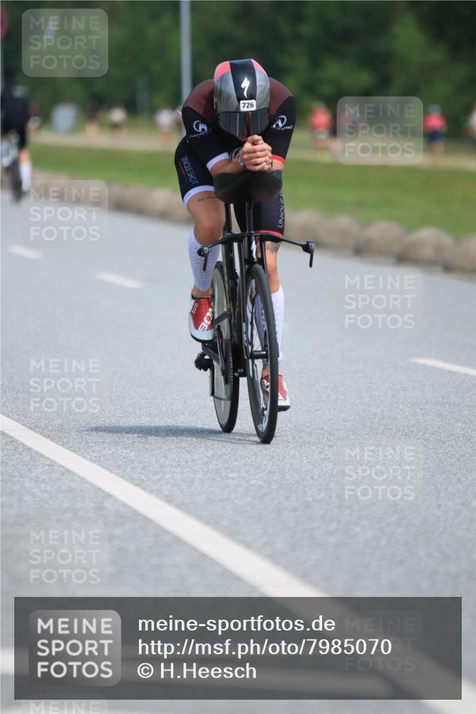 21.06.2025 - 27. Vierlanden-Triathlon H.Heesch http://msf.ph/oto/7985070 15.06.2025 11:25:12 Radfahren 29, 726, 927, 944 meine-sportfotos.de