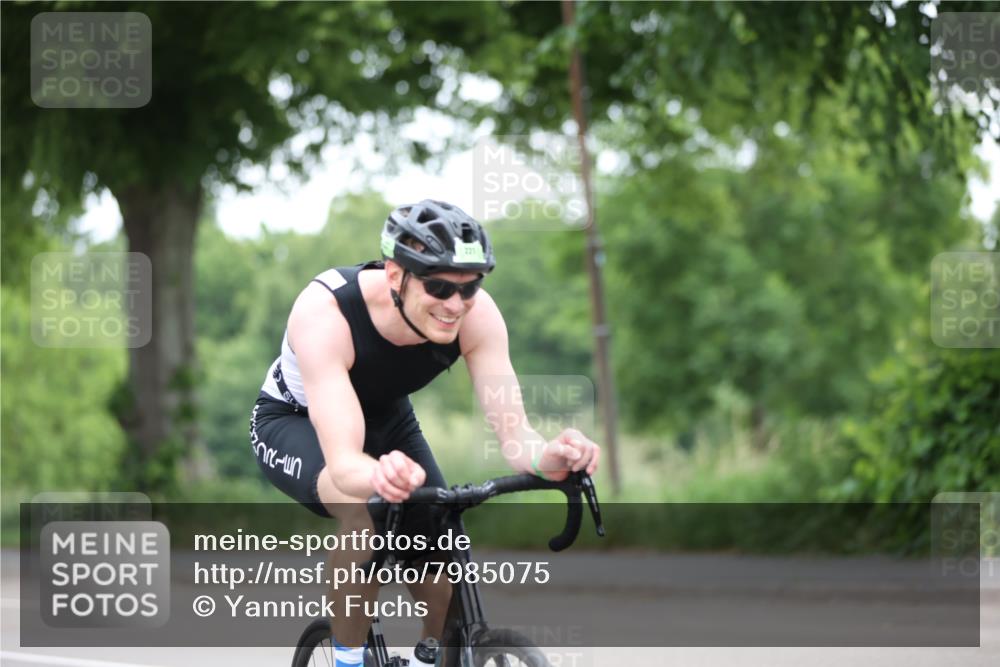 15.06.2025 - 7 Türme Triathlon Yannick Fuchs http://msf.ph/oto/7985075 15.06.2025 11:39:06 Radfahren 200, 201, 210, 299 meine-sportfotos.de