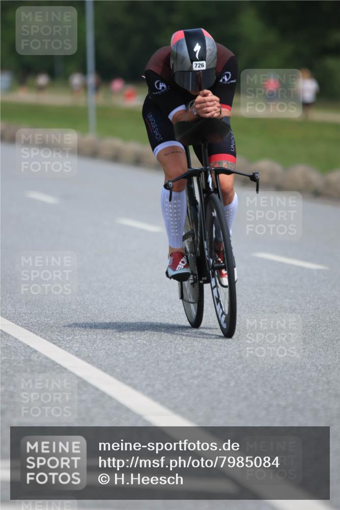 21.06.2025 - 27. Vierlanden-Triathlon H.Heesch http://msf.ph/oto/7985084 15.06.2025 11:25:13 Radfahren 29, 726, 927, 944 meine-sportfotos.de