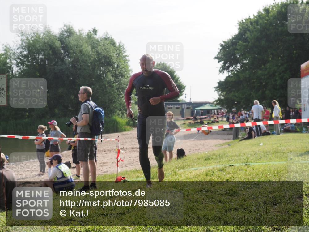 15.06.2025 - 27. Vierlanden-Triathlon KatJ http://msf.ph/oto/7985085 15.06.2025 08:58:20 Schwimmen 151, 232 meine-sportfotos.de