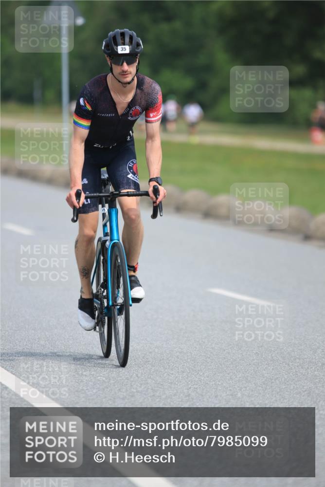 15.06.2025 - 27. Vierlanden-Triathlon H.Heesch http://msf.ph/oto/7985099 15.06.2025 11:03:53 Radfahren 35, 51, 75, 108, 536, 575, 656 meine-sportfotos.de