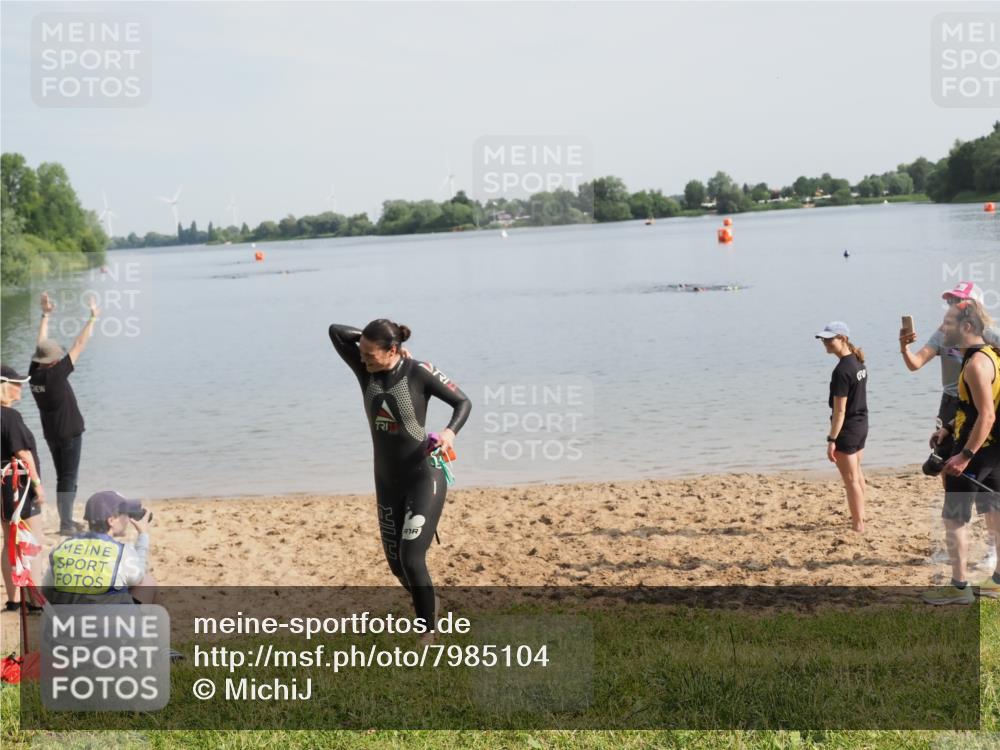 21.06.2025 - 27. Vierlanden-Triathlon MichiJ http://msf.ph/oto/7985104 15.06.2026 09:09:22 Schwimmen 224 meine-sportfotos.de