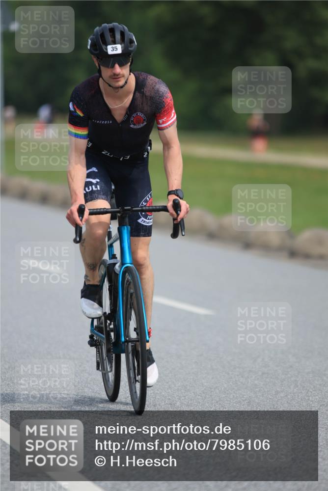 15.06.2025 - 27. Vierlanden-Triathlon H.Heesch http://msf.ph/oto/7985106 15.06.2025 11:03:53 Radfahren 35, 51, 75, 108, 536, 575, 656 meine-sportfotos.de