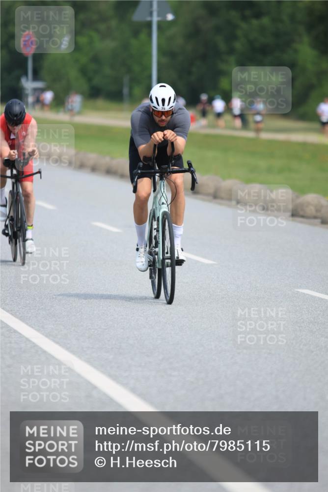 15.06.2025 - 27. Vierlanden-Triathlon H.Heesch http://msf.ph/oto/7985115 15.06.2025 11:03:56 Radfahren 35, 75, 108, 165, 535, 575, 656, 740 meine-sportfotos.de
