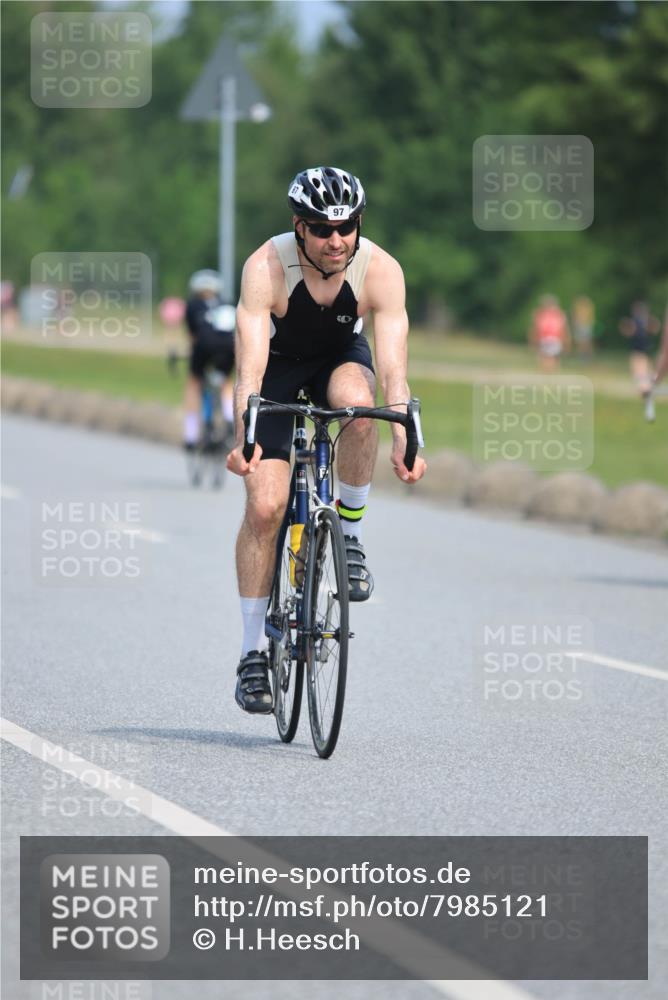 21.06.2025 - 27. Vierlanden-Triathlon H.Heesch http://msf.ph/oto/7985121 15.06.2025 11:25:22 Radfahren 68, 97, 143, 169, 233, 792, 888 meine-sportfotos.de