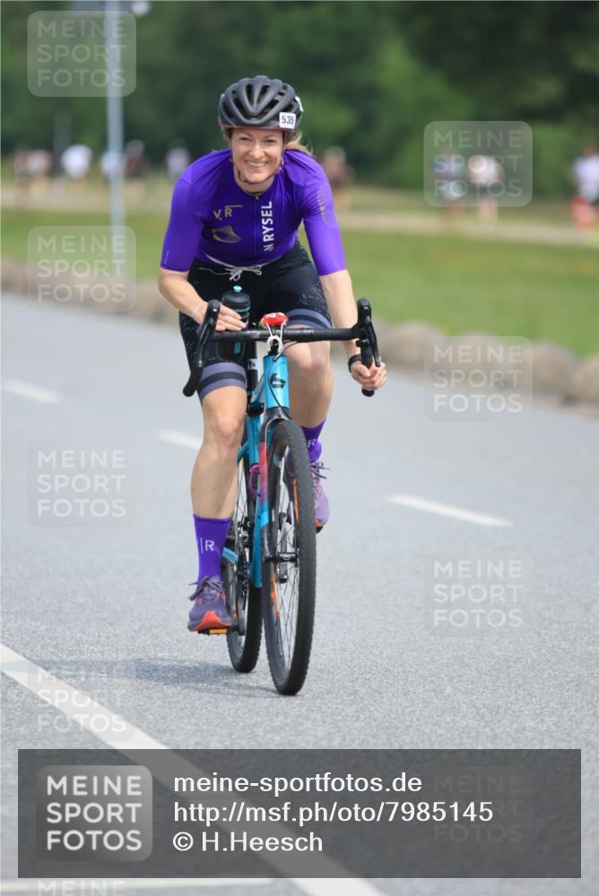 15.06.2025 - 27. Vierlanden-Triathlon H.Heesch http://msf.ph/oto/7985145 15.06.2025 11:04:03 Radfahren 165, 535, 575, 633, 651, 740 meine-sportfotos.de