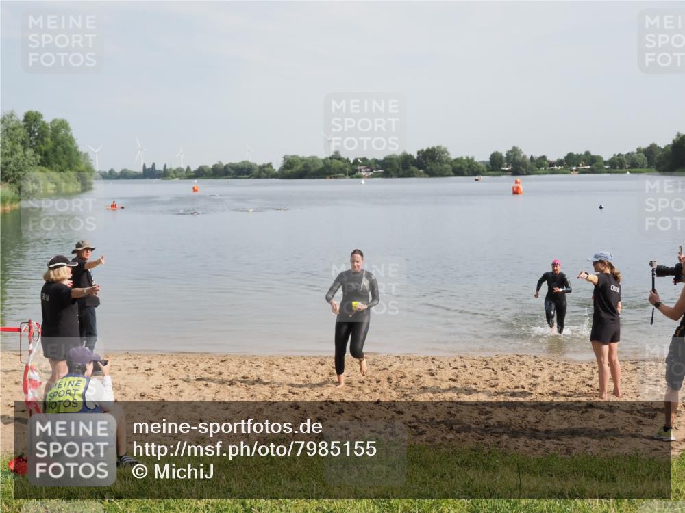 21.06.2025 - 27. Vierlanden-Triathlon MichiJ http://msf.ph/oto/7985155 15.06.2026 09:10:17 Schwimmen 213, 250 meine-sportfotos.de