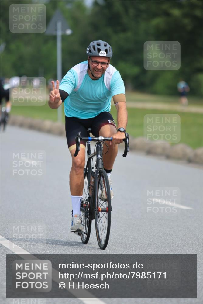 15.06.2025 - 27. Vierlanden-Triathlon H.Heesch http://msf.ph/oto/7985171 15.06.2025 11:04:15 Radfahren 444 meine-sportfotos.de