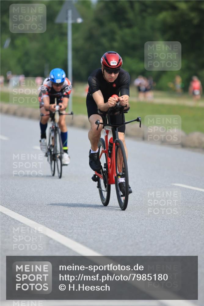 21.06.2025 - 27. Vierlanden-Triathlon H.Heesch http://msf.ph/oto/7985180 15.06.2025 11:25:28 Radfahren 68, 143, 169, 233, 792, 888 meine-sportfotos.de