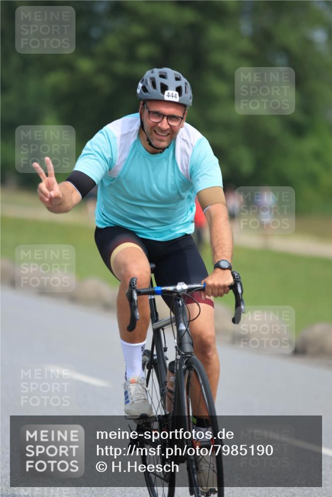 15.06.2025 - 27. Vierlanden-Triathlon H.Heesch http://msf.ph/oto/7985190 15.06.2025 11:04:16 Radfahren 444 meine-sportfotos.de